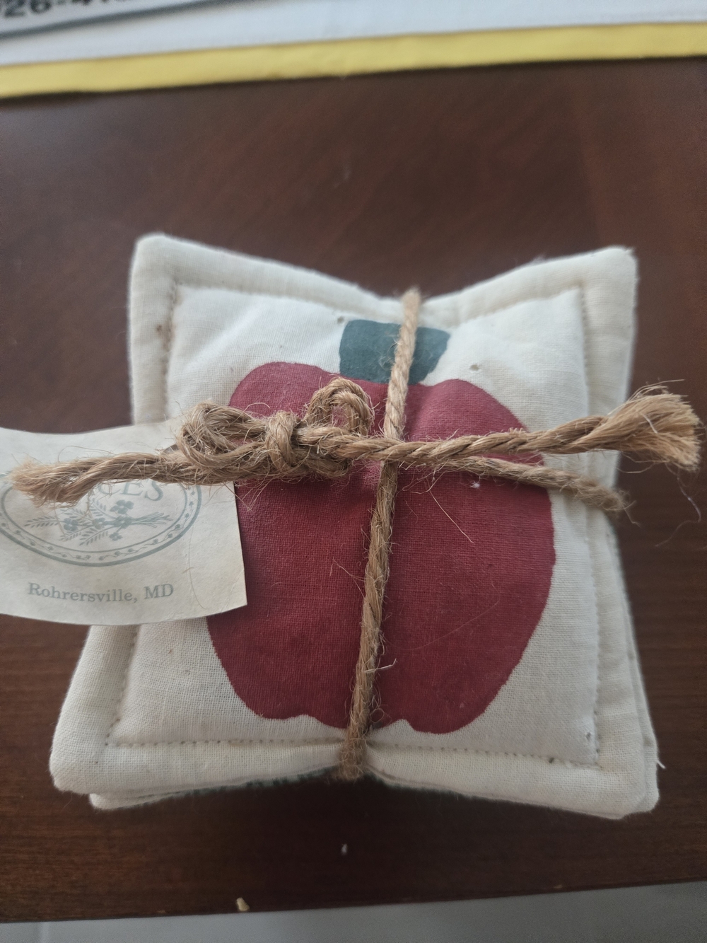 Alice's Cottage spiced mug mat features a festive red apple graphic